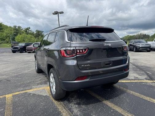 Baltic Gray Metallic Clearcoat 2024 Jeep Compass Latitude