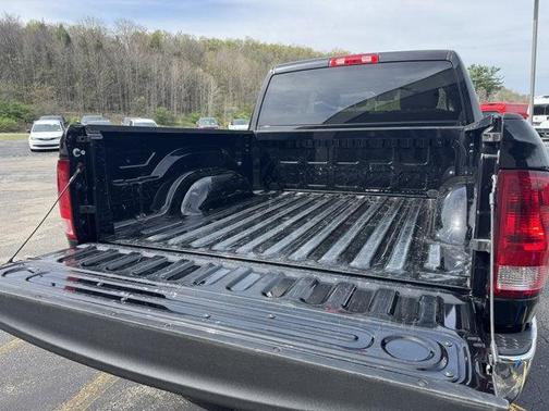 Diamond Black Crystal Pearlcoat 2023 RAM 1500 Tradesman
