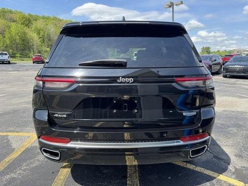 2022 Jeep Grand Cherokee Summit