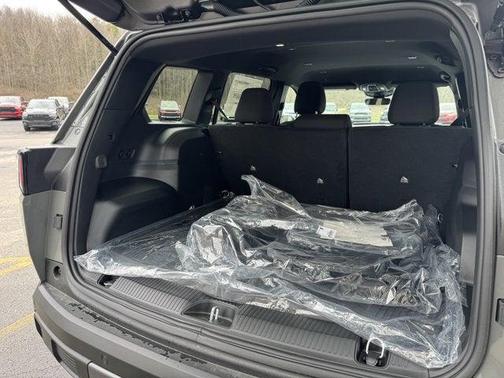 Sting-Gray Clearcoat 2026 Jeep Cherokee Laredo 4x4