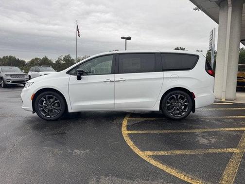 2026 Chrysler Pacifica L