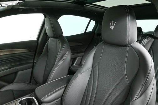 Bianco 2025 Maserati Grecale Folgore Base