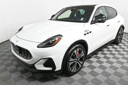 Bianco 2025 Maserati Grecale Folgore Base