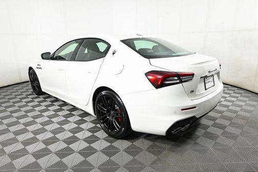 Bianco 2024 Maserati Ghibli Modena Ultima Q4