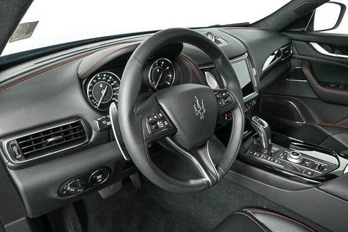 Blu 2024 Maserati Levante GT Ultima