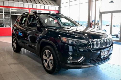 Diamond Black Crystal Pearlcoat 2022 Jeep Cherokee Limited