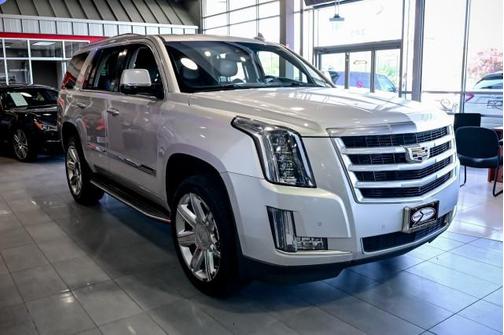 Radiant Silver Metallic 2016 Cadillac Escalade Luxury