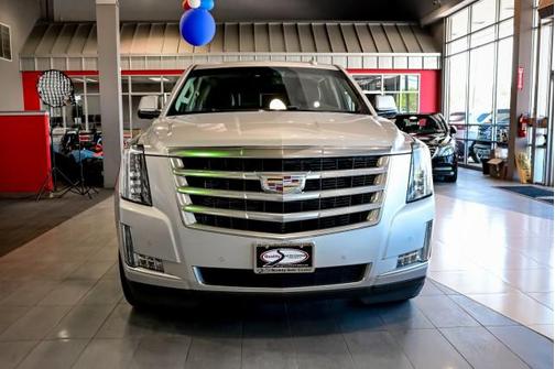 Radiant Silver Metallic 2016 Cadillac Escalade Luxury