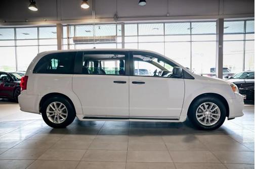 White Knuckle Clearcoat 2019 Dodge Grand Caravan SE