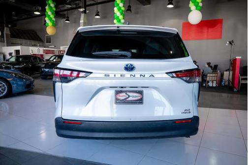 2022 Toyota Sienna XLE 8 Passenger