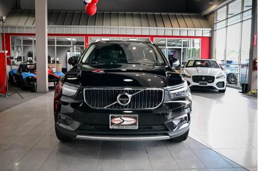 2022 Volvo XC40 T4 Momentum