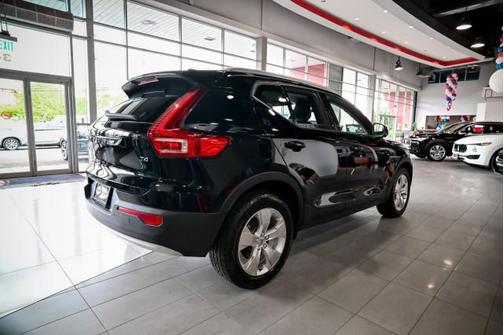 2022 Volvo XC40 T4 Momentum