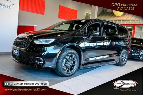 Brilliant Black Crystal Pearlcoat 2021 Chrysler Pacifica Touring L