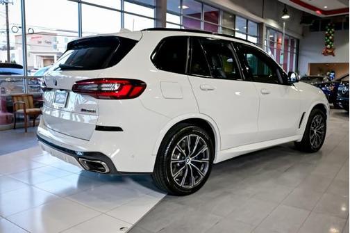 2022 BMW X5 M50i