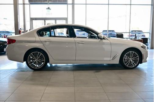 2020 BMW 530 530i
