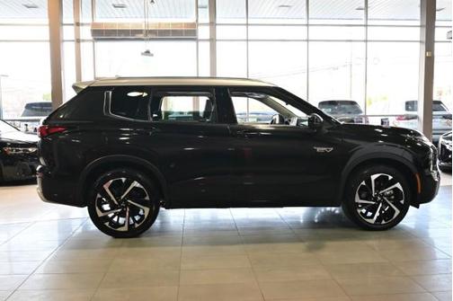 Black Diamond/Alloy Silver Roof 2024 Mitsubishi Outlander PHEV SEL