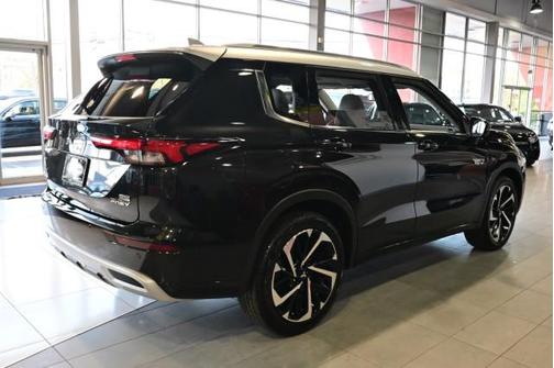 Black Diamond/Alloy Silver Roof 2024 Mitsubishi Outlander PHEV SEL