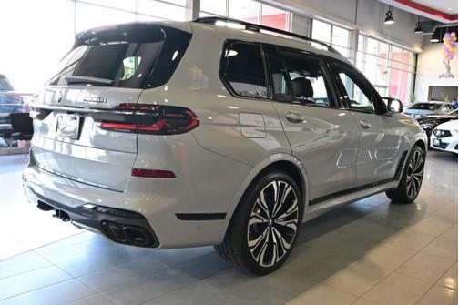 Brooklyn Grey Metallic 2023 BMW X7 M60i