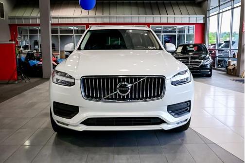 Crystal White Metallic 2020 Volvo XC90 T5 Momentum