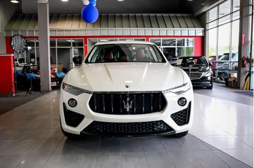 Bianco 2022 Maserati Levante Modena