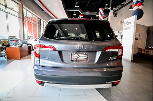 2022 Honda Pilot Touring 8-Passenger