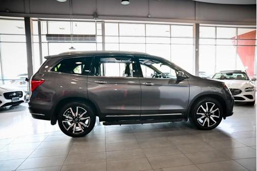 2022 Honda Pilot Touring 8-Passenger