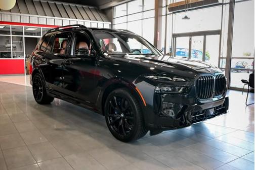 Black Sapphire Metallic 2023 BMW X7 xDrive40i
