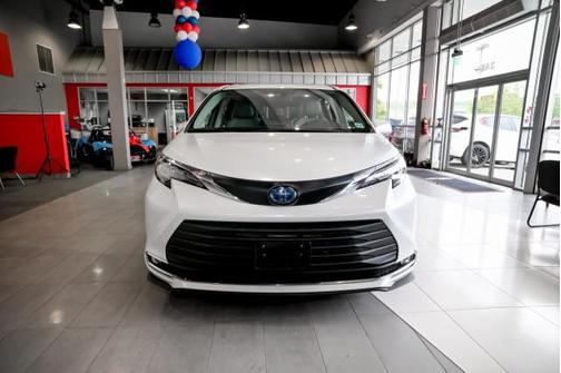 2022 Toyota Sienna XLE 7 Passenger