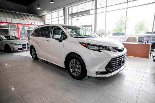 2022 Toyota Sienna XLE 7 Passenger