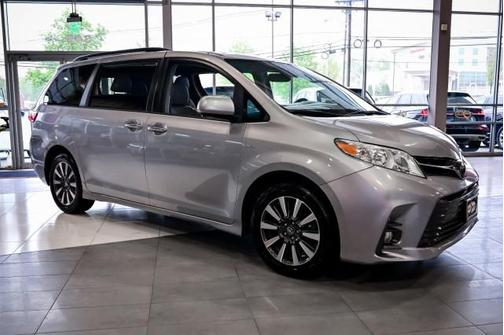2018 Toyota Sienna XLE Premium