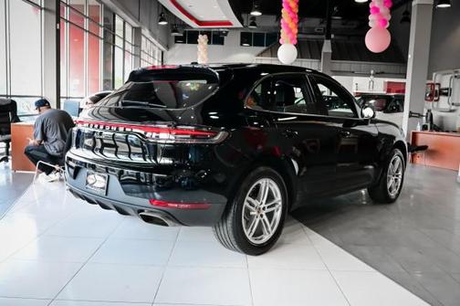 2021 Porsche Macan Base