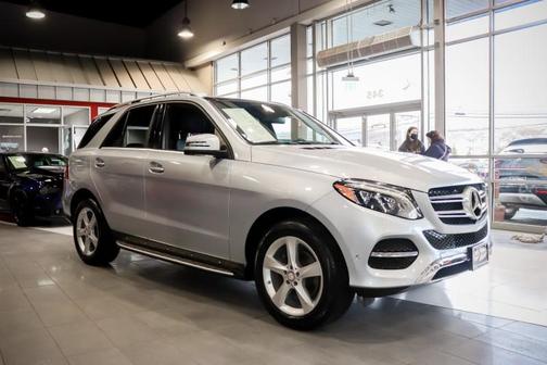 Photo 3 of 32 of 2016 Mercedes-Benz GLE-Class GLE 350 4MATIC