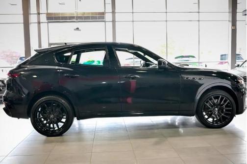 Nero Ribelle Metallic 2022 Maserati Levante Modena