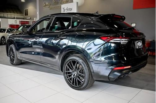 Nero Ribelle Metallic 2022 Maserati Levante Modena