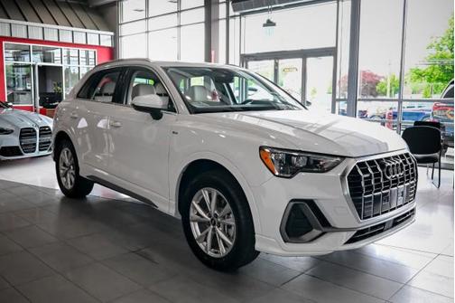 2022 Audi Q3 45 S line Premium