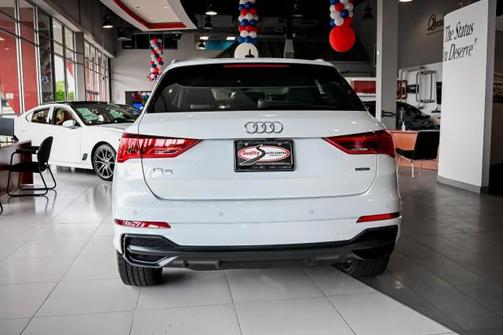 2022 Audi Q3 45 S line Premium