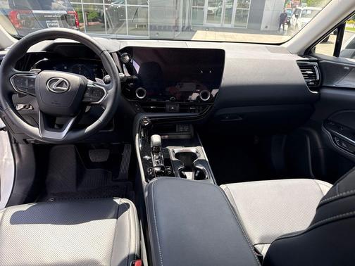 2025 Lexus NX 450h+ Luxury