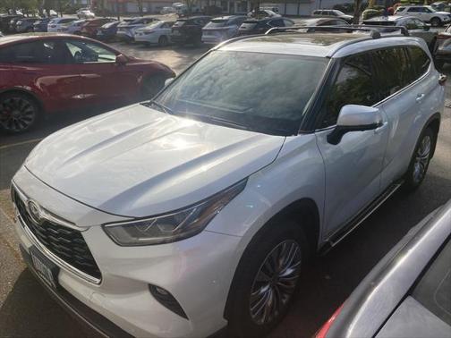 2022 Toyota Highlander Hybrid Platinum