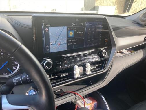 2022 Toyota Highlander Hybrid Platinum