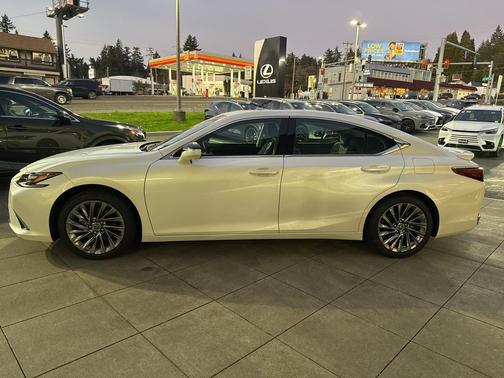 2025 Lexus ES 300h Luxury