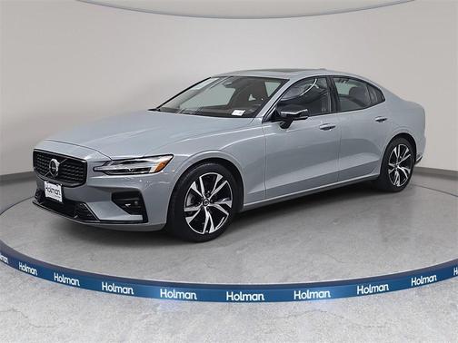 2024 Volvo S60 B5 Core Dark Theme