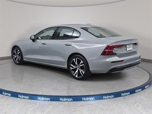 2024 Volvo S60 B5 Core Dark Theme