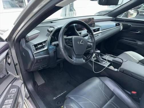 2021 Lexus ES 300h Luxury