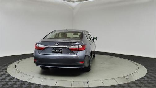 2016 Lexus ES 300h Base