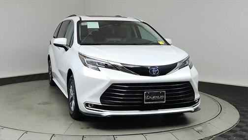 2022 Toyota Sienna XLE 7 Passenger