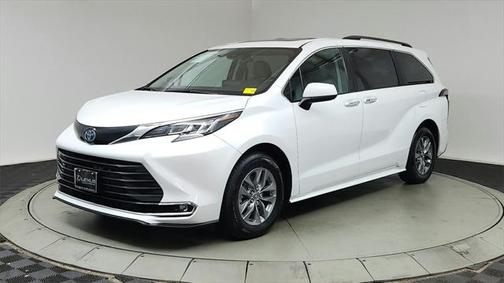 2022 Toyota Sienna XLE 7 Passenger