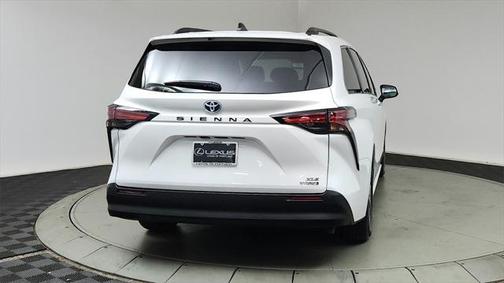 2022 Toyota Sienna XLE 7 Passenger