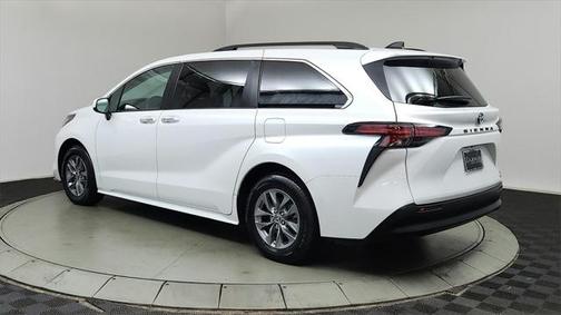 2022 Toyota Sienna XLE 7 Passenger