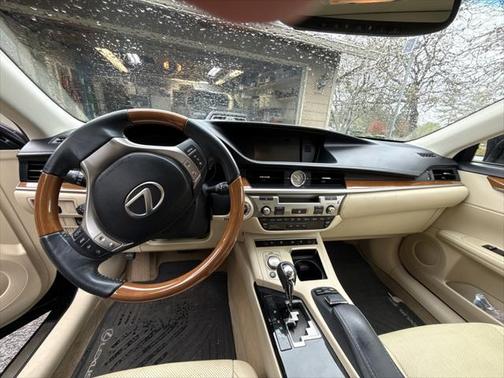 2013 Lexus ES 300h Base