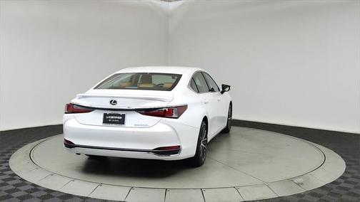 2025 Lexus ES 300h Base